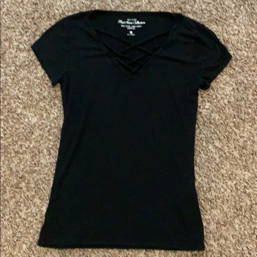 black Hollister tee shirt